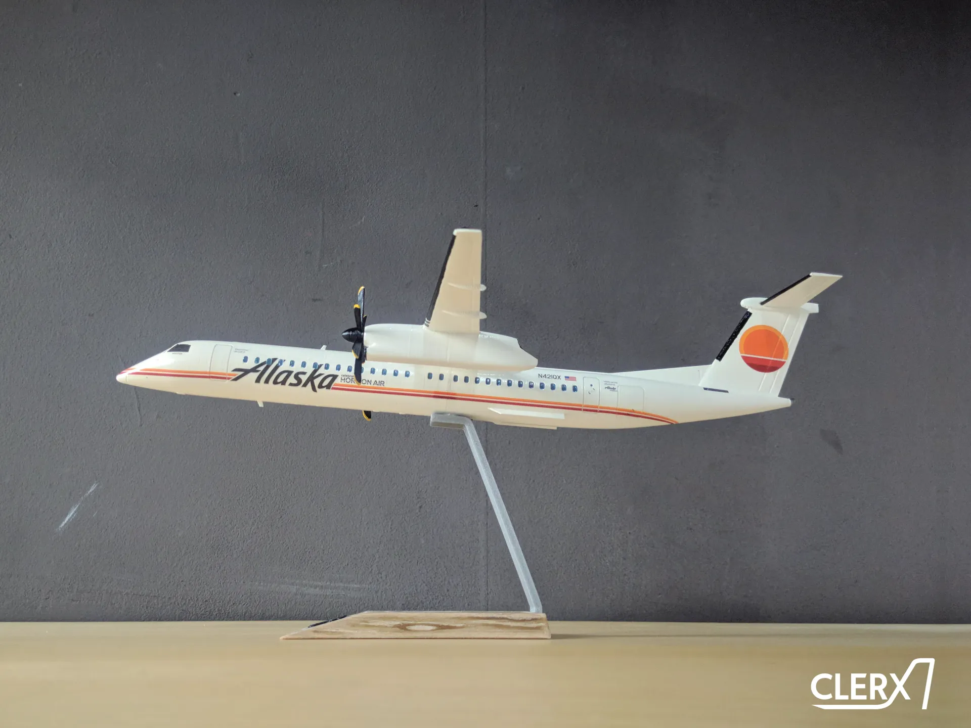 加拿大德哈维兰 Dash 8 比例1:100 飞机模型